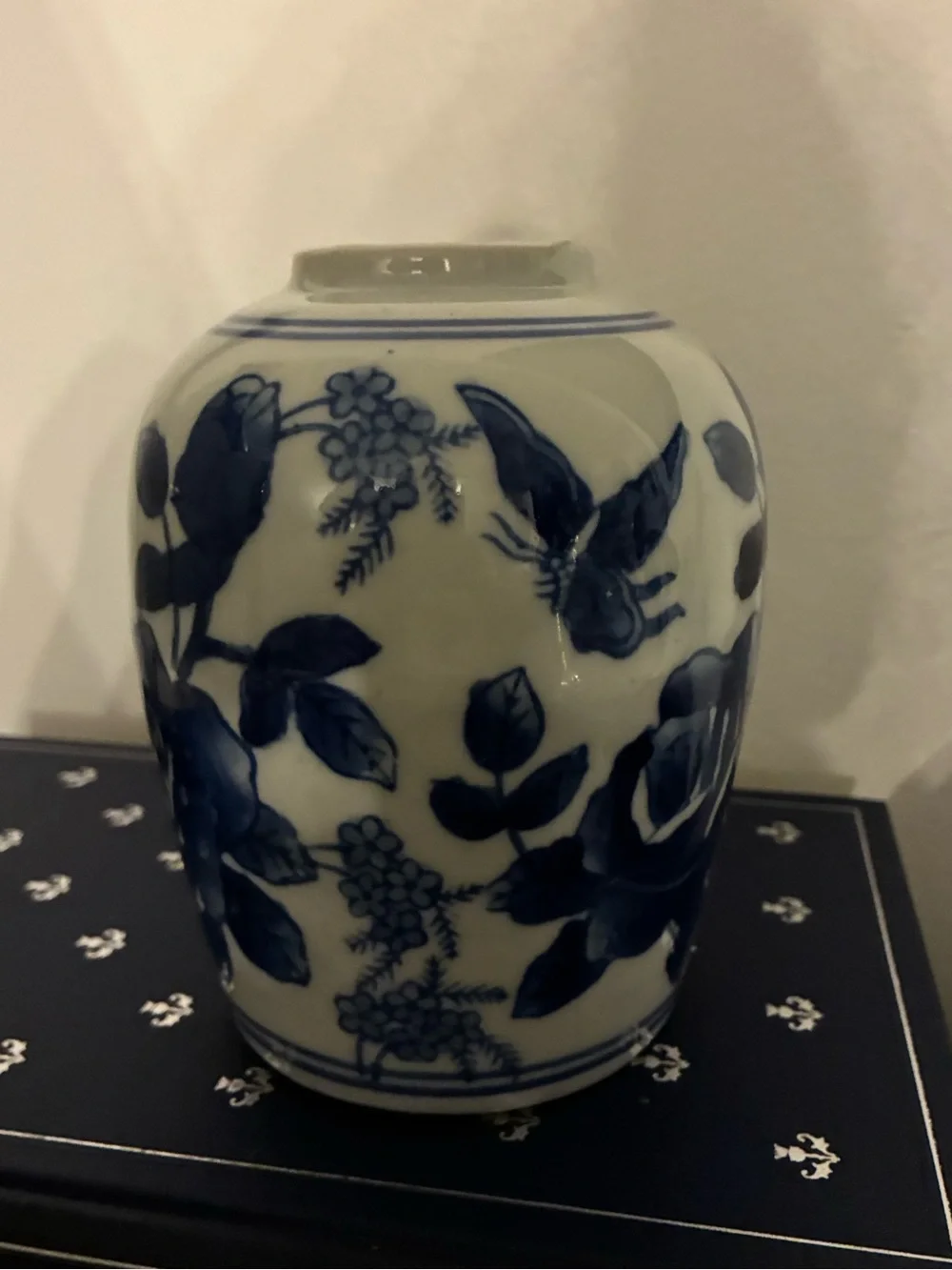 Vintage Chinoiserie Willow Blue & White Butterfly Ginger Jar Grandmillennial - Picture 5 of 7